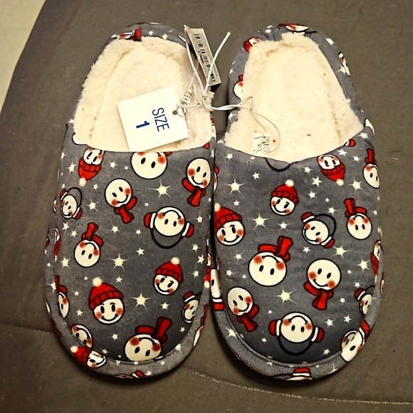 Snowman Emoji Unisex Boys/Girls Size 1 slippers New - Picture 1 of 4